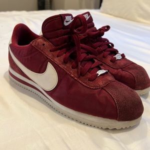 Nike Size 10 Red Cortez